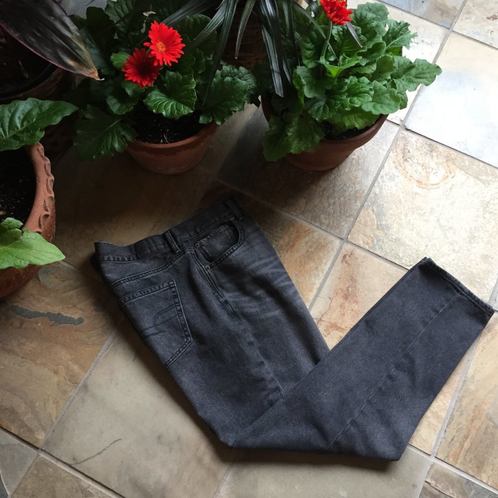 AEO High-Waist Button-Front Jeans (like NEW)